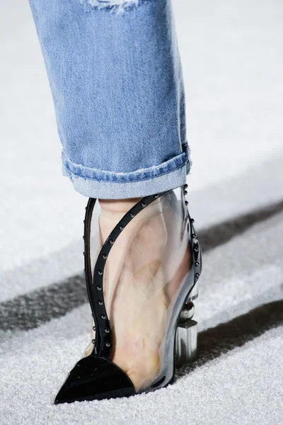 Look 25